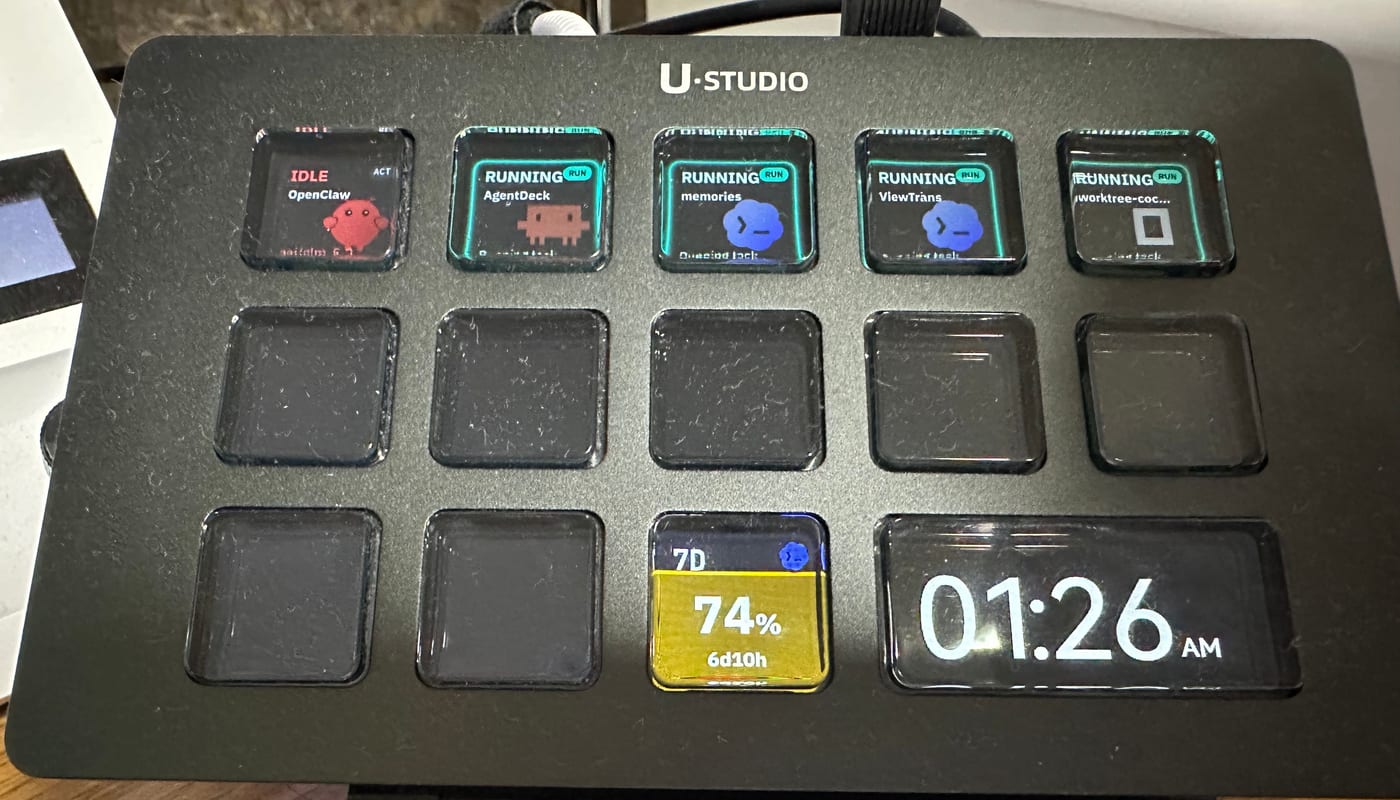 Ulanzi D200H Deck Dock with lit AgentDeck session keys